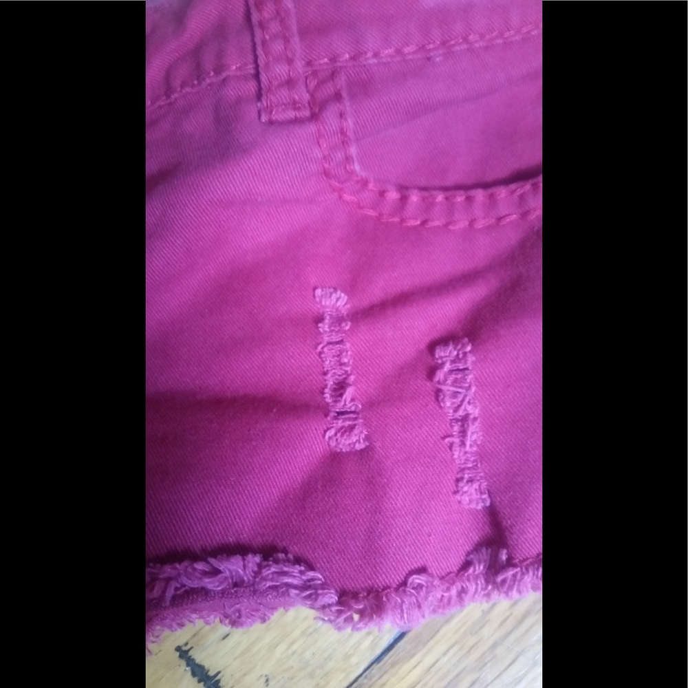 🌺WET SEAL BURGUNDY DISTRESSED JEAN SHORTS🌺 - Picture 2 of 3